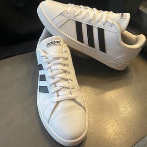 Adidas Sneakers